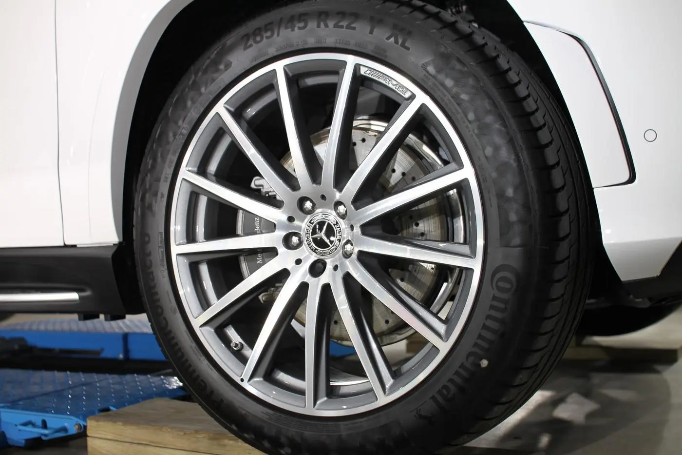 White Mercedes-Benz GLS detailed by Derrick's Details in Austin, photo 3 of 6