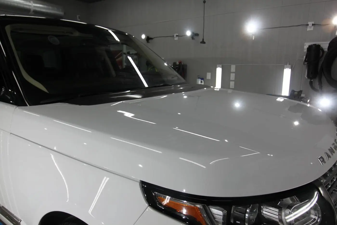 White Range Rover detailed by Derrick's Details in Austin, photo 6 of 9